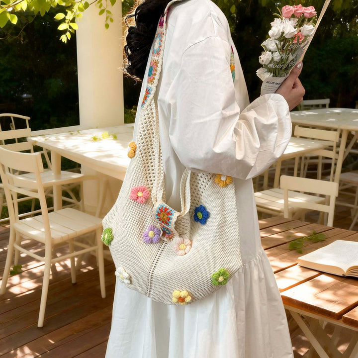 Damen Häkel-Umhängetasche mit bunten Blumenapplikationen Nord Taschen