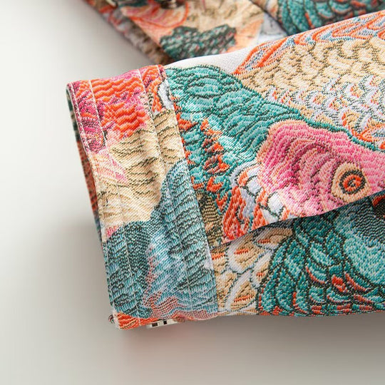 Damen Kurze Bouclé-Tapestry-Jacke mit ornamentalem Vogelprint, Pattentaschen und Stehkragen Nord Taschen