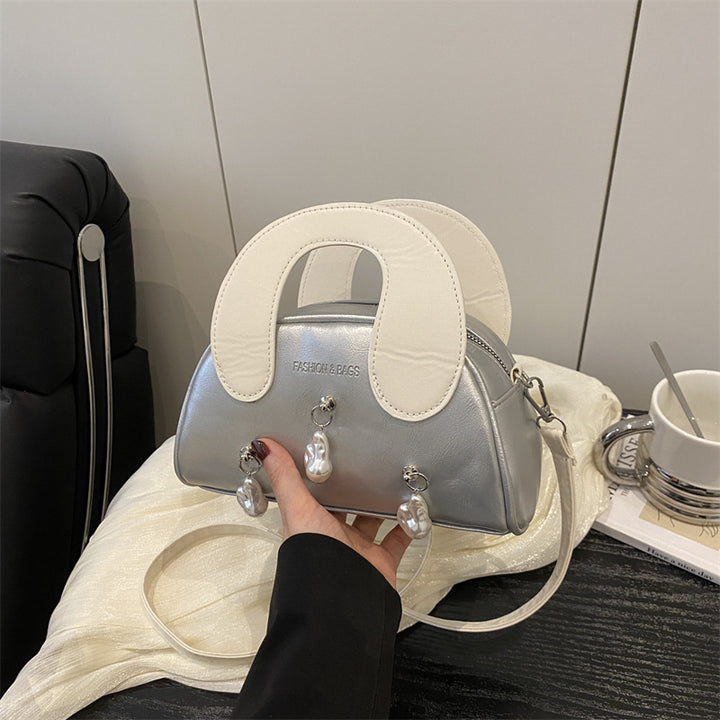 Damenhandtasche mit strukturierter Oberfläche und verspielten Perlenakzenten Nord Taschen