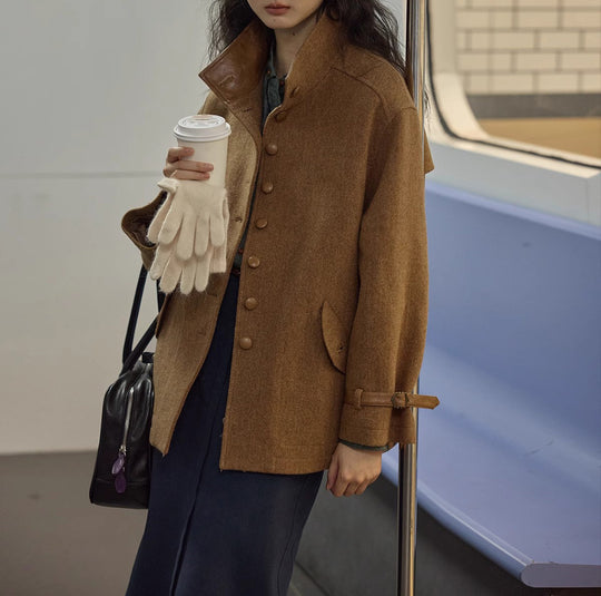 Damen Elegante und bequeme Wolljacke mit hohem Kragen Nord Taschen