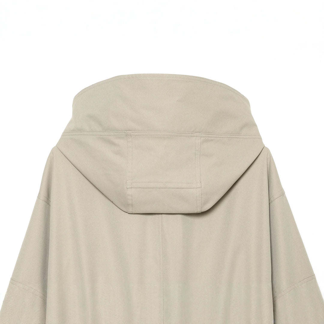 Damen Kurzparka mit hohem Funnelkragen, Tunnelzug‑Taille und verdeckter Knopfleiste Nord Taschen