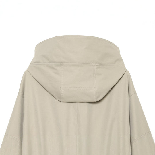 Damen Kurzparka mit hohem Funnelkragen, Tunnelzug‑Taille und verdeckter Knopfleiste Nord Taschen