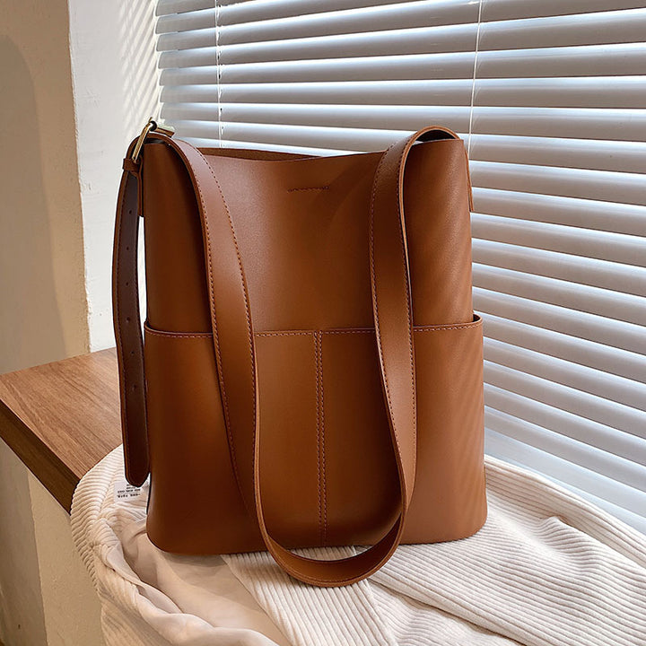 Damen Schultertasche mit eleganter Struktur und praktischen Außenfächern Nord Taschen