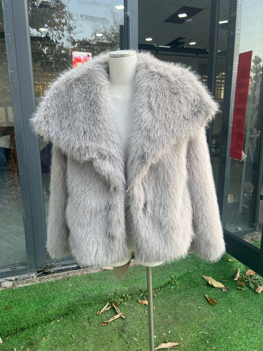 Damen Kurzbolero im Boxy-Cut aus veganem Shaggy-Kunstpelz mit XXL-Schalkragen Nord Taschen