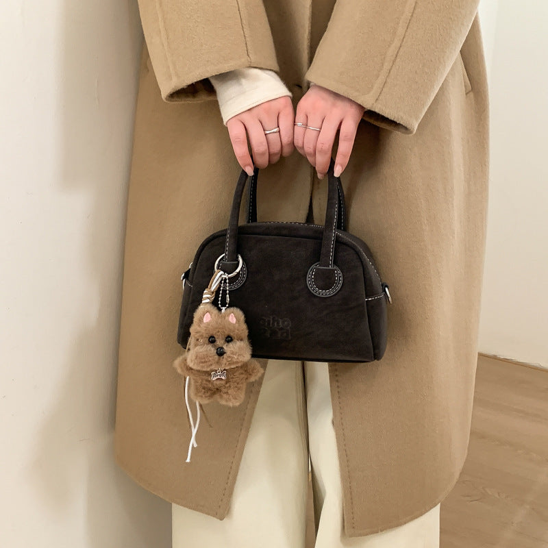 Damen-Handtasche mit verspieltem Tieranhänger Nord Taschen