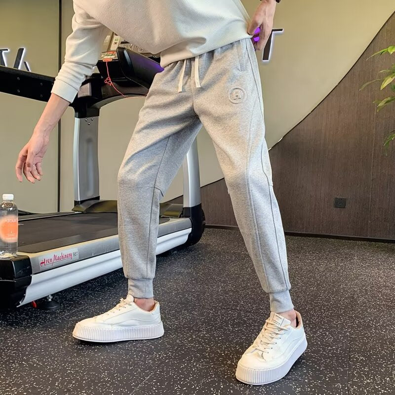 Herren Slim-Tapered Jogginghose aus Baumwollmix mit Bündchen, Tunnelzug und dezenter Logo-Applikation Nord Taschen