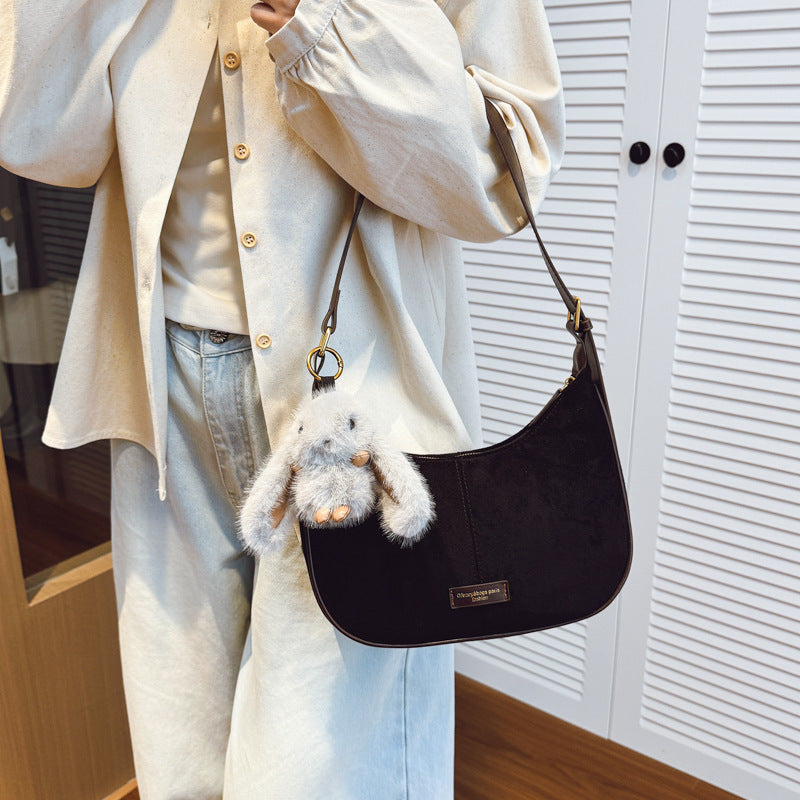 Damen modische Schultertasche mit flauschigem Anhänger Nord Taschen