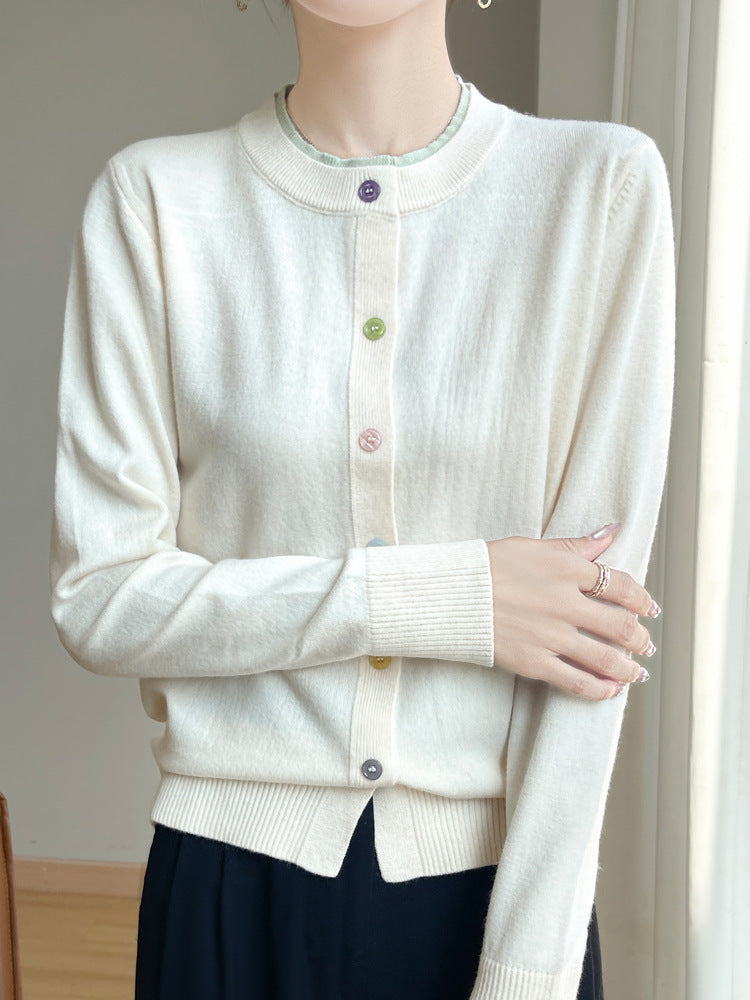 Damen Leichter Feinstrick-Cardigan mit Rundhalsausschnitt und bunten Knöpfen Nord Taschen