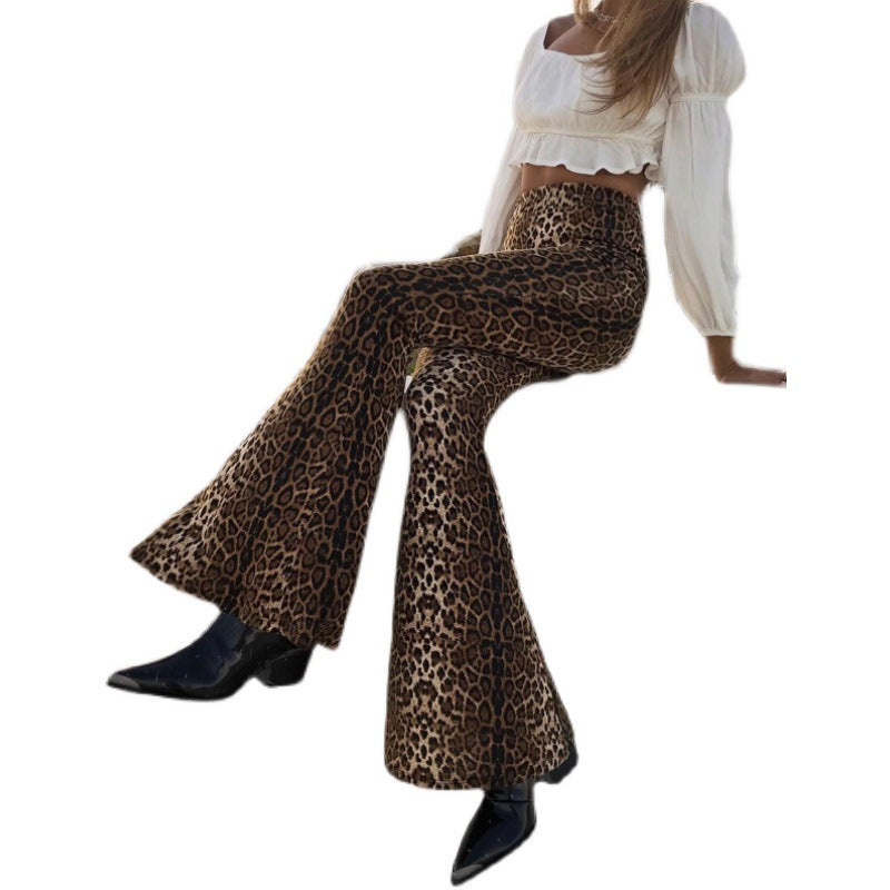 Damen Flared Jeans mit stilvollem Leopardenmuster