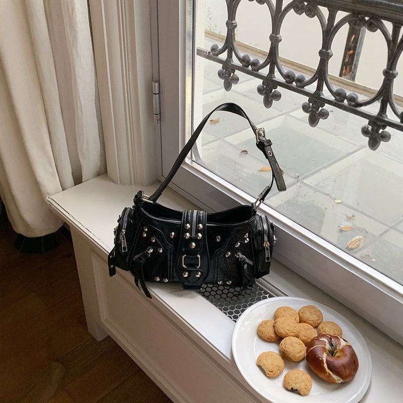 Damen Hobo-Tasche mit eleganten Nieten und praktischen Reißverschlussfächern Nord Taschen