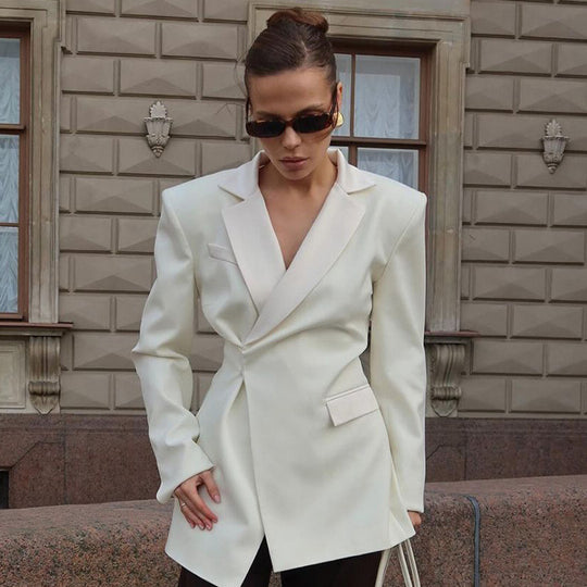 Damen Skulpturaler taillierter Blazer mit asymmetrischem Vorderteil und betonter Schulter Nord Taschen
