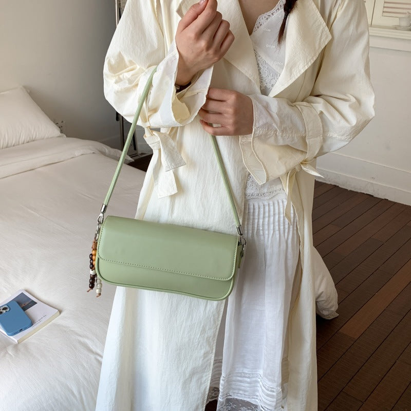 Damen elegante Handtasche mit dekorativem Anhänger Nord Taschen