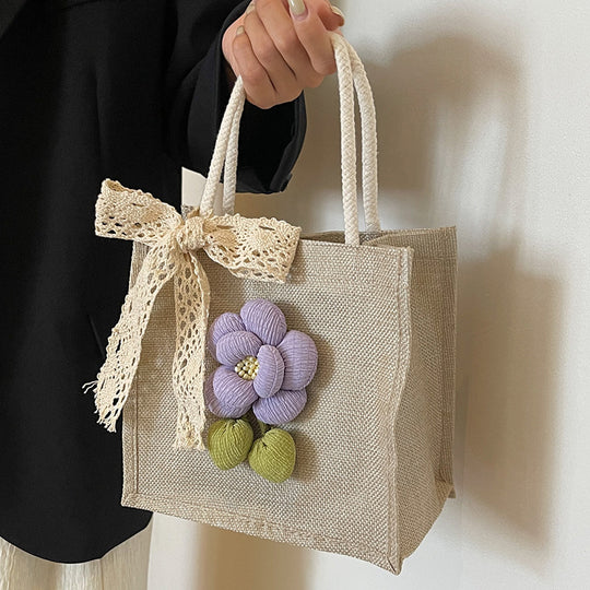 Damen Jute-Handtasche mit floralem Akzent und dekorativem Schleifenband Nord Taschen