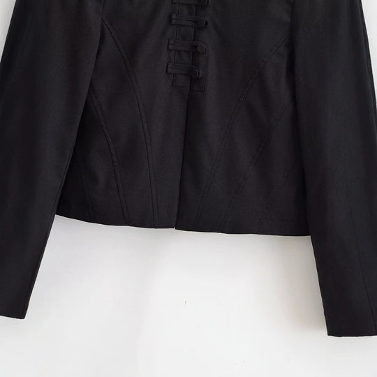 Damen Kurz geschnittene taillierte Jacke mit Stehkragen und dekorativem Schlaufenverschluss Nord Taschen