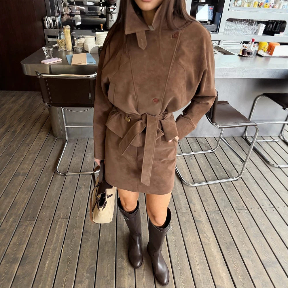 Damen Kurzes Veloursleder‑Set: Taillierter Blouson mit Stehkragen & passendem Minirock Nord Taschen