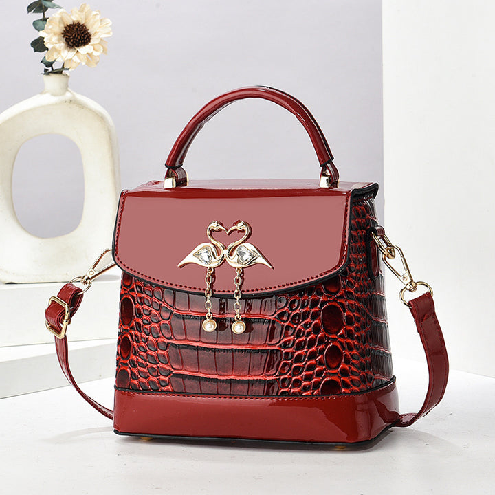 Damen elegante Handtasche mit dekorativen Herz-Applikationen Nord Taschen