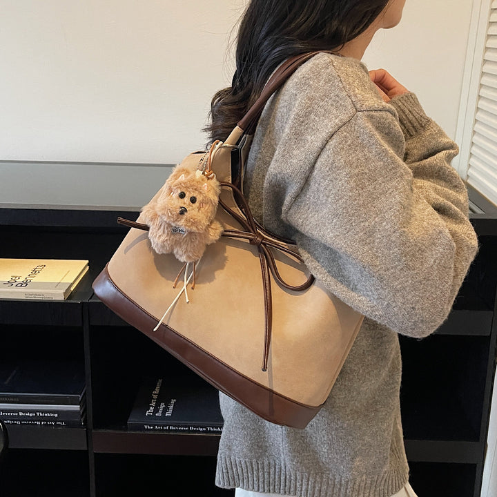 Damen modische Einkaufshandtasche mit verspieltem Anhänger Nord Taschen