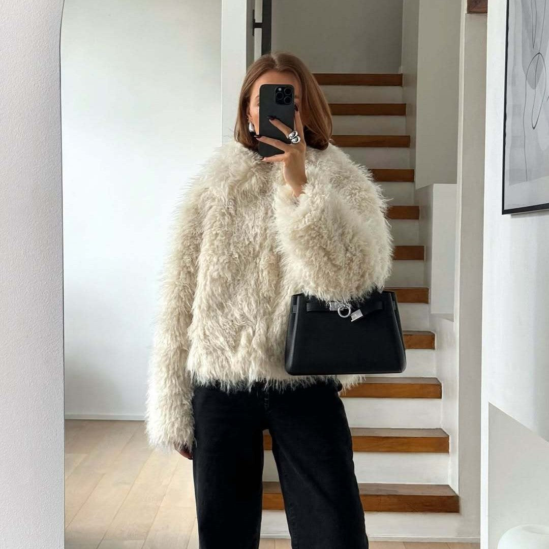 Damen Kurze shaggy Kunstpelzjacke mit Kapuze und hochfloriger Textur Nord Taschen