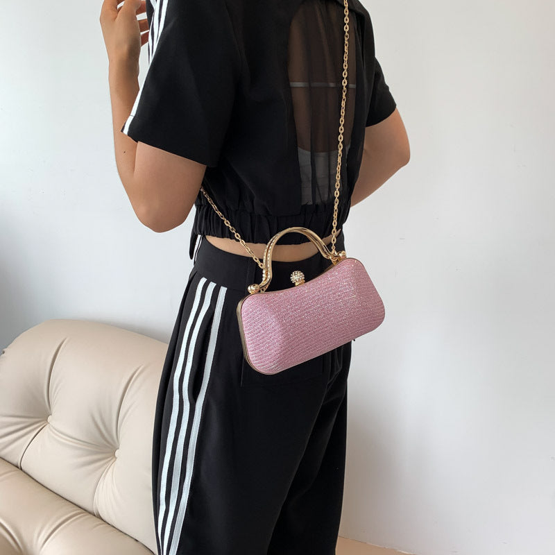 Damen glamouröse Clutch-Tasche mit dekorativem Kettenverschluss Nord Taschen