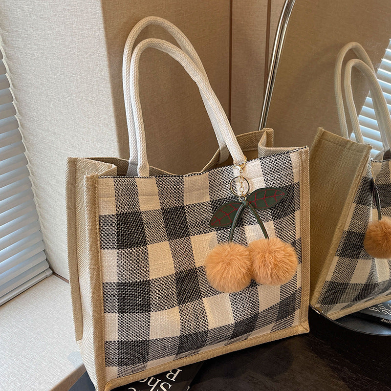 Damen Shopper-Tasche mit kariertem Design und verspielten Pompons Nord Taschen