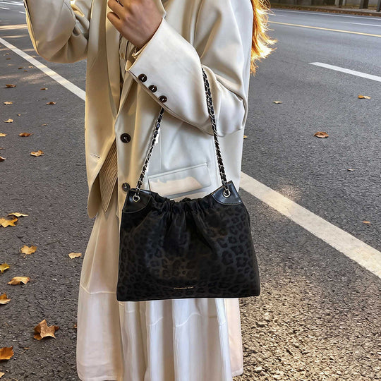 Damen Hobo-Tasche mit geflochtenem Kettenhenkel und elegantem Design Nord Taschen