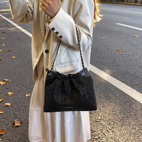 Damen Hobo-Tasche mit geflochtenem Kettenhenkel und elegantem Design Nord Taschen