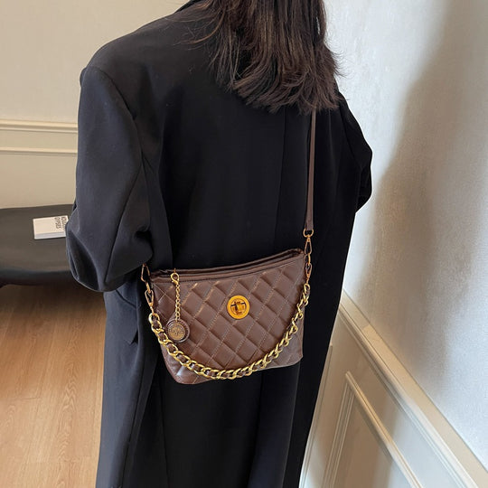 Damen Umhängetasche mit eleganter Steppung und luxuriösem Kettenakzent Nord Taschen