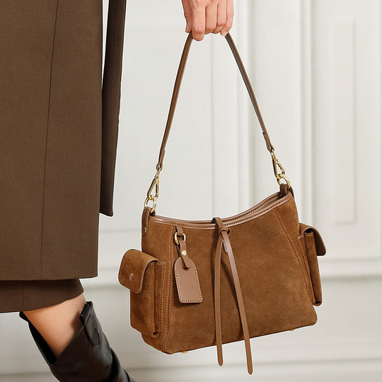 Damen Schultertasche aus feinem Wildleder mit praktischen Außentaschen Nord Taschen