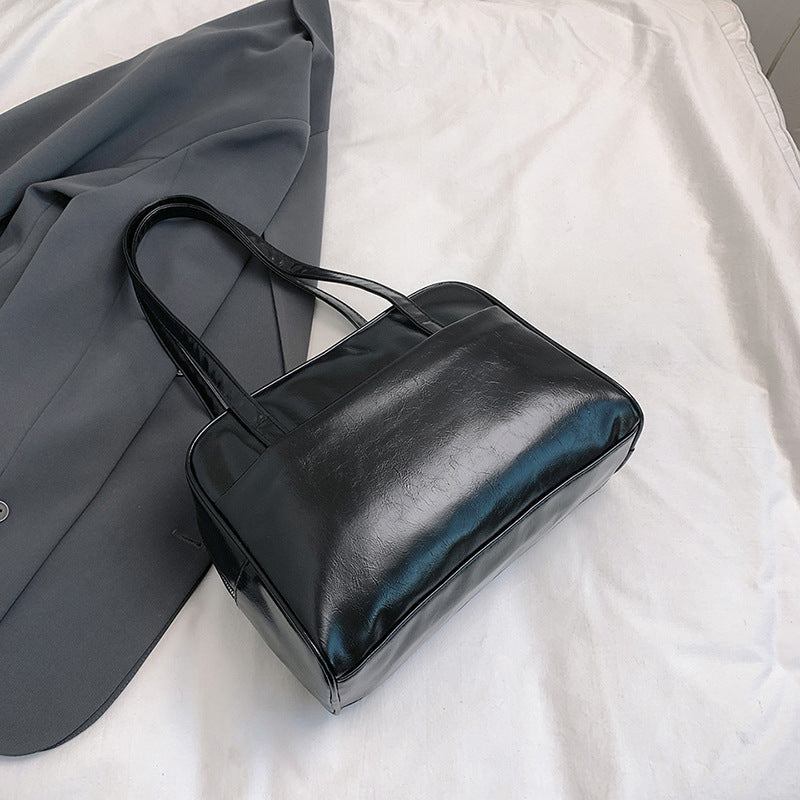 Damen elegante Shopper-Tasche mit glänzender Lederoberfläche Nord Taschen