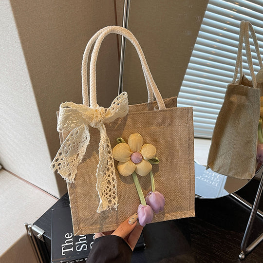 Damen Jute-Handtasche mit floralen Applikationen und dekorativem Schleifen-Design Nord Taschen