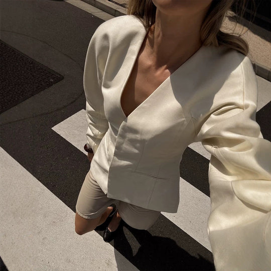 Damen Oversize-Blazer mit markanter Schulter und offener V‑Front Nord Taschen