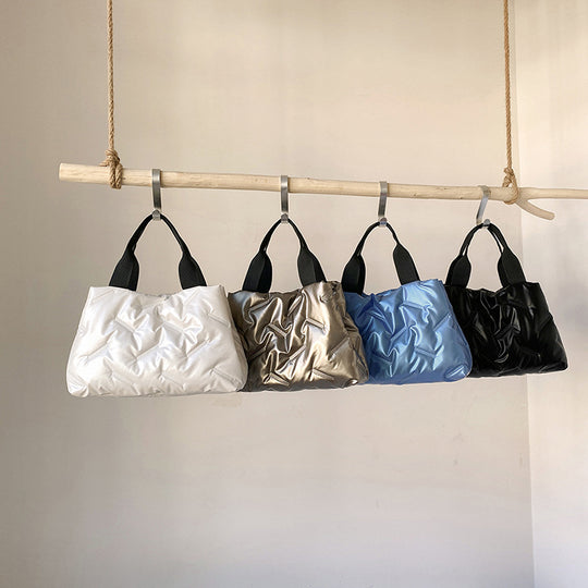 Damen trendy Sporttasche mit strukturiertem Design und robusten Tragegriffen Nord Taschen