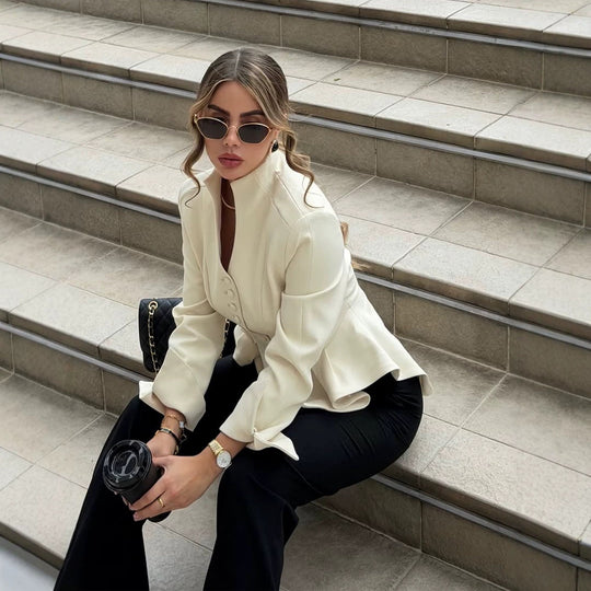 Damen Taillierter Blazer mit Schößchen, Stehkragen & Zierknopf-Leiste Nord Taschen