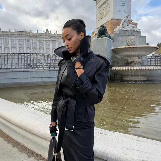 Damen Taillierte Lederjacke mit kurzem Cape‑Einsatz, Schulterpolstern und Bindegürtel Nord Taschen