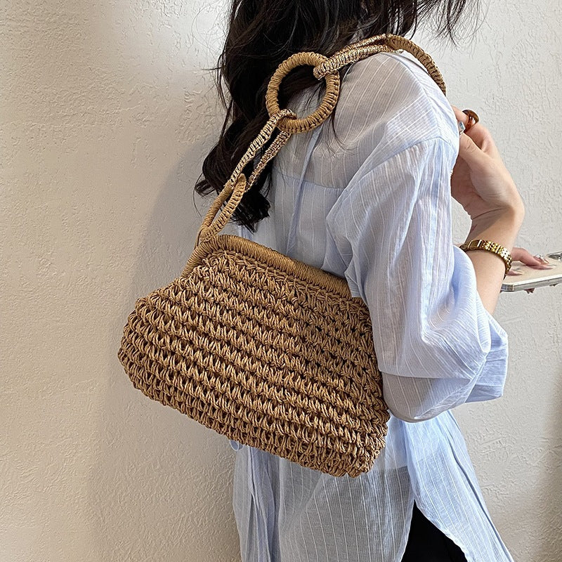 Damen-Handtasche aus geflochtenem Material mit dekorativen Griffen Nord Taschen
