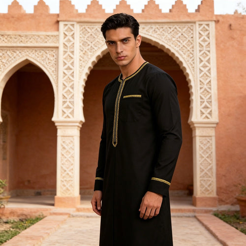 Herren Elegante Langtunika mit Rundhalsausschnitt, Frontreißverschluss und goldener Zierstickerei Nord Taschen