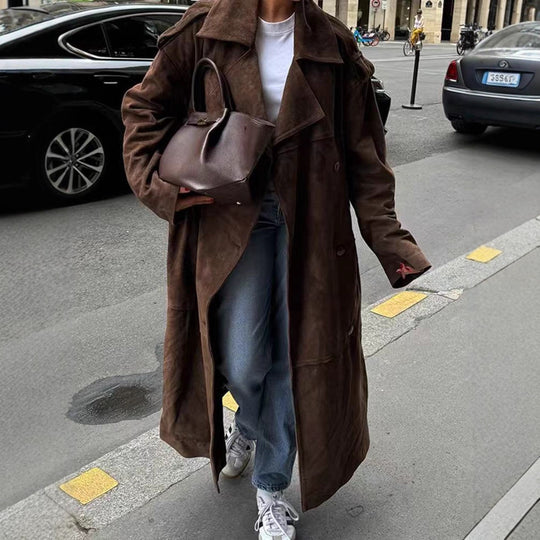 Damen Midilanger Oversize-Trenchcoat aus Veloursimitat mit doppelreihiger Knopfleiste, Schulterpatten und Bindegürtel Nord Taschen