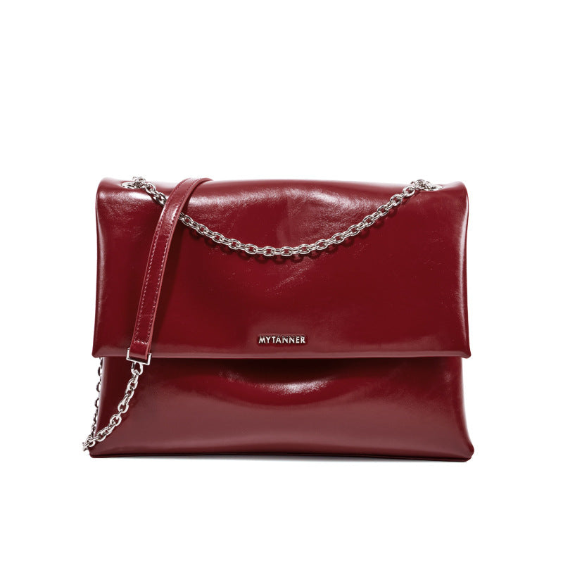 Damen Clutch mit hochwertiger Hochglanz-Oberfläche und eleganter Kette Nord Taschen
