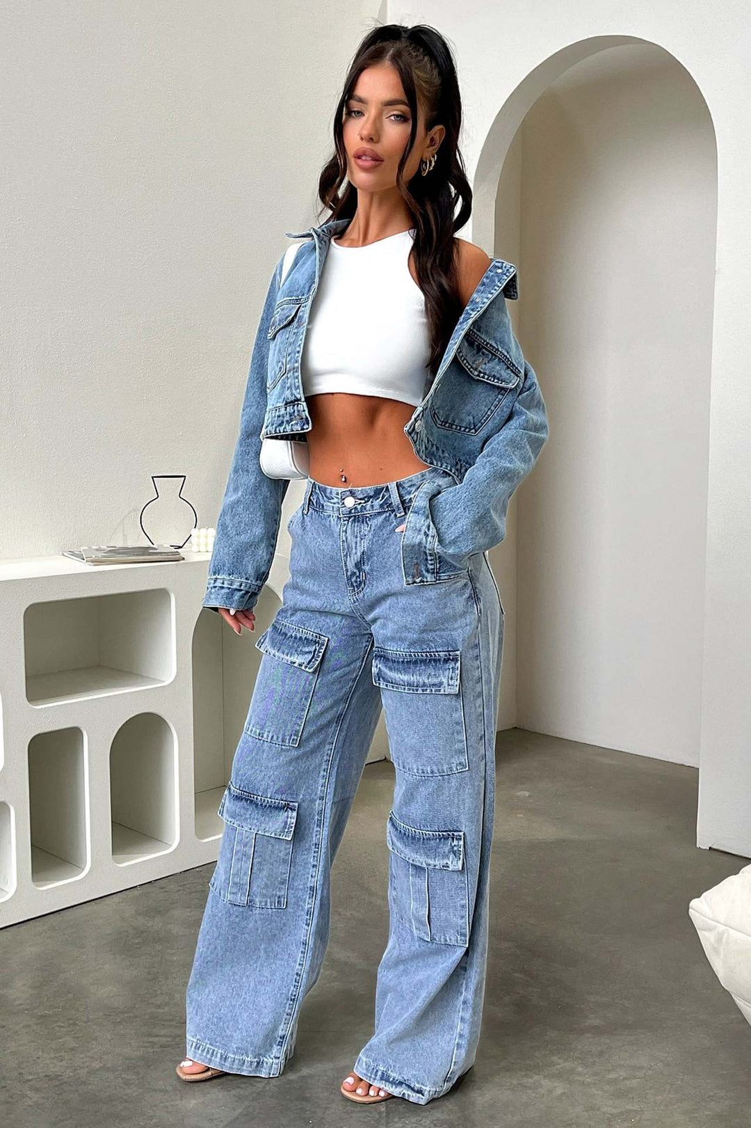 Damen High‑Waist Utility-Denimhose mit aufgesetzten Knie-Patches, Cargo‑Taschen und weitem Schlag Nord Taschen