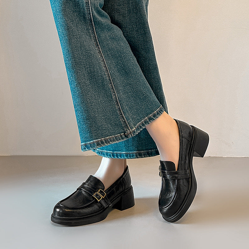 Damen Loafer mit skulpturalem Blockabsatz und Doppelriemen-Detail Nord Taschen