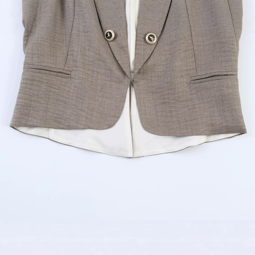 Damen Kurzblazer mit Stehkragen, doppelreihiger Zierknopfleiste und taillierter Silhouette Nord Taschen