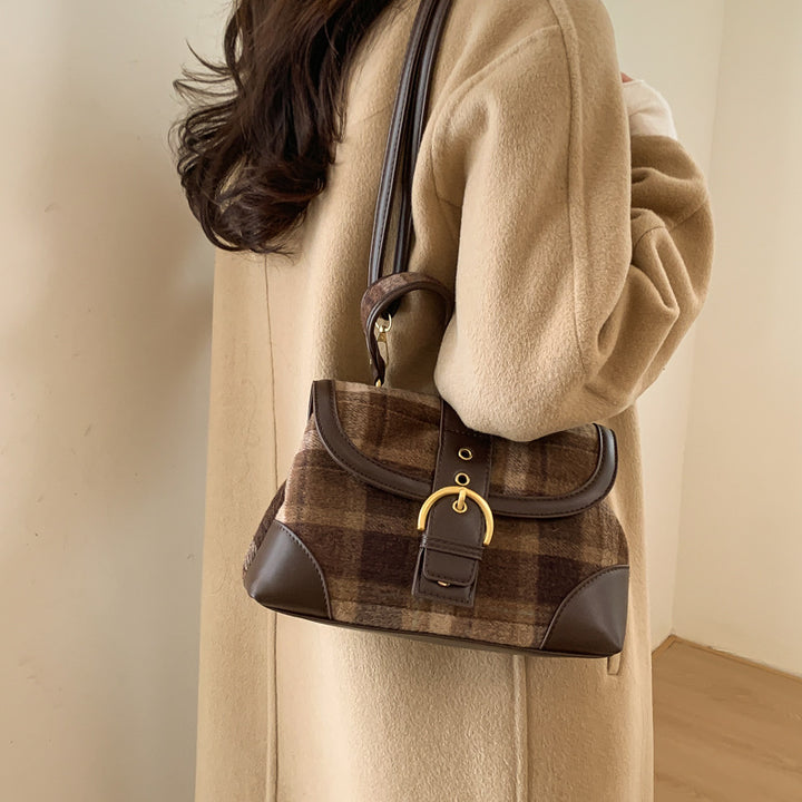 Damen Handtasche mit modernem Karomuster und elegantem Verschluss Nord Taschen