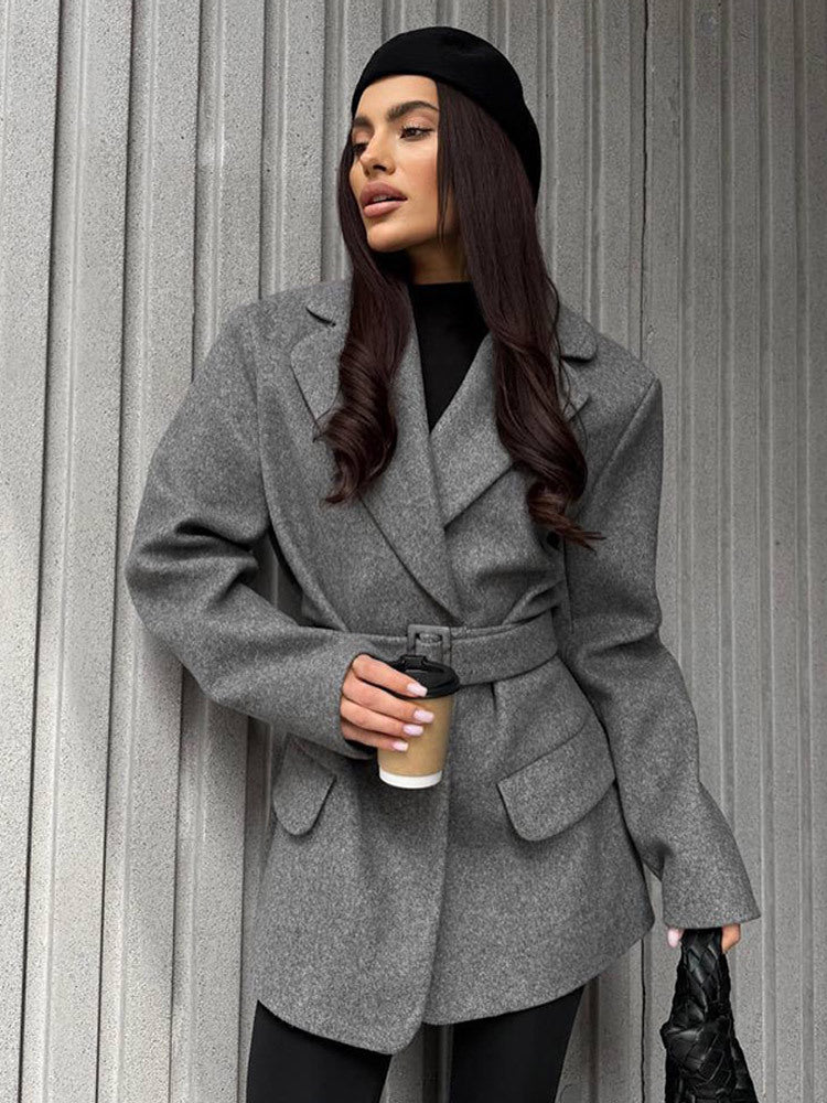 Damen Kurzmantel im Blazerstil aus Wollmix mit Taillengürtel & Pattentaschen Nord Taschen
