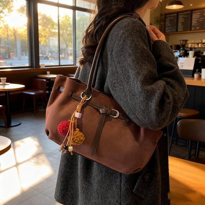 Damen modische Handtasche mit verspieltem Anhänger Nord Taschen