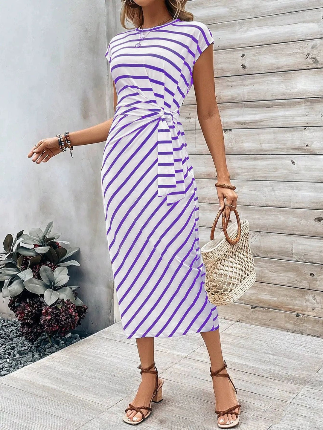 Damen Wickelkleid im modernen Streifenlook mit Taillenknoten