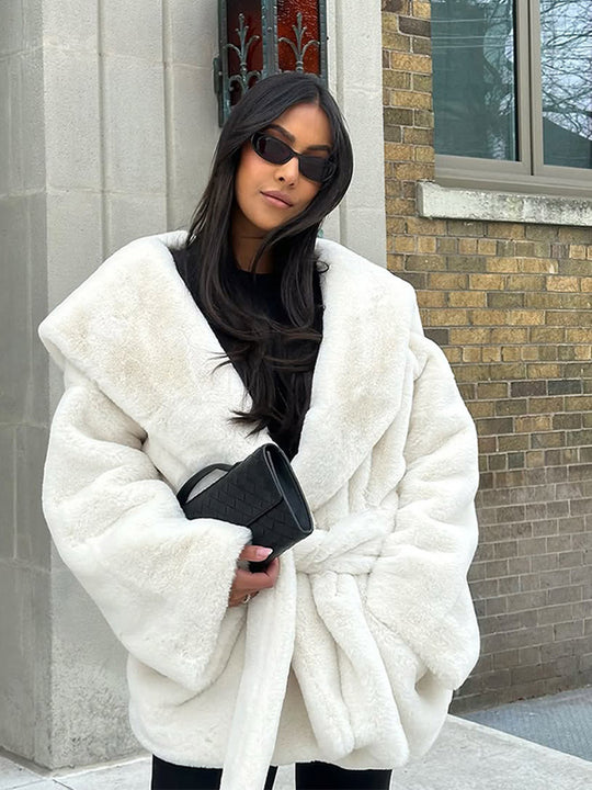 Damen Oversize Teddy-Mantel mit extragroßem Schalkragen und Wickelgürtel Nord Taschen