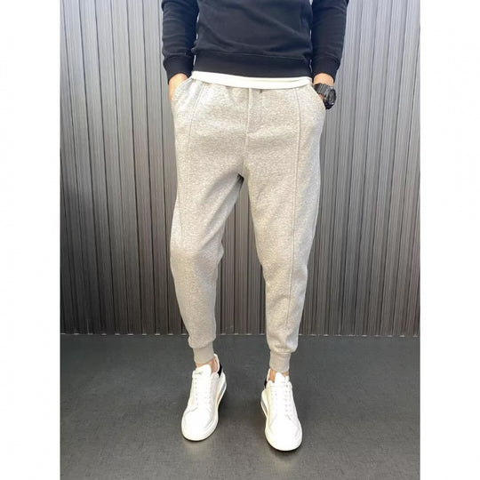 Herren Jogginghose mit tailliertem Tapered‑Schnitt, Bügelfalte und elastischen Bündchen Nord Taschen