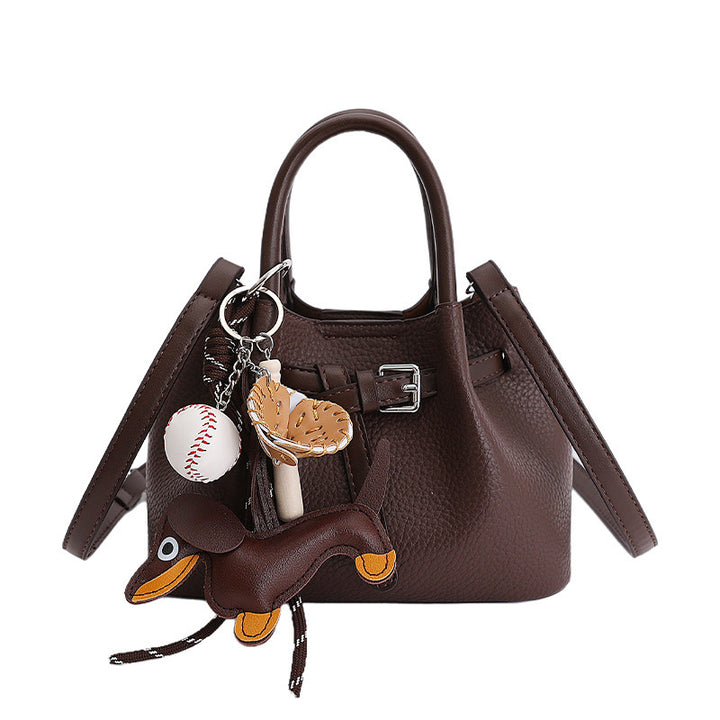 Damen Designer Bucket Bag mit verspieltem Tieranhänger Nord Taschen