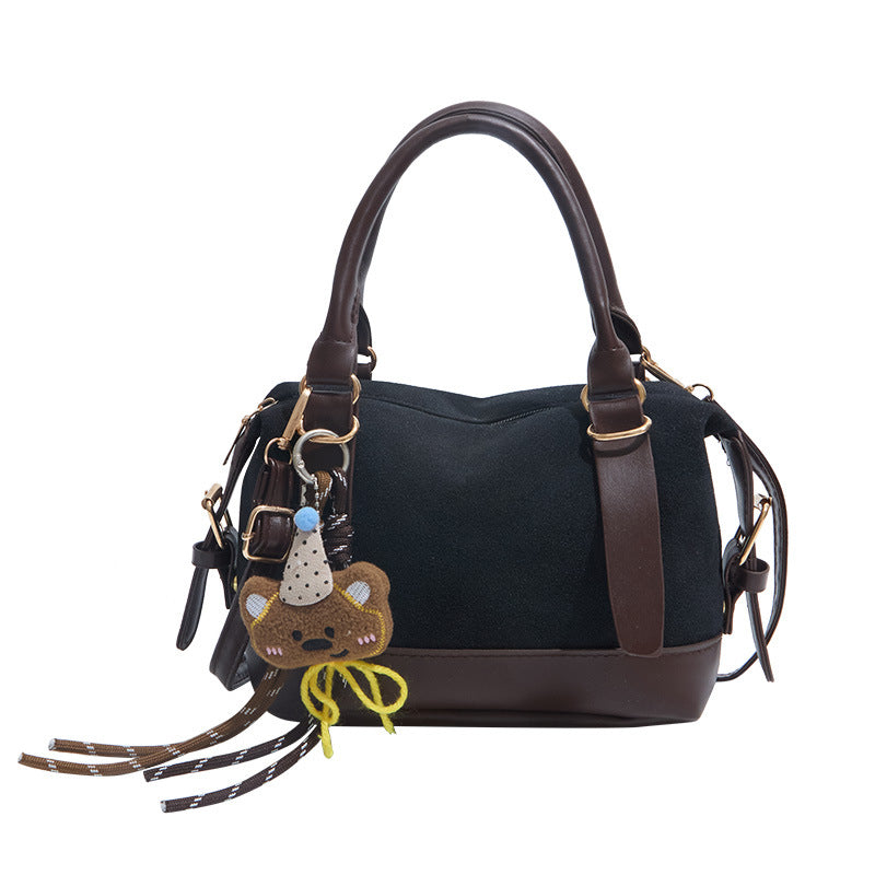 Damen Handtasche mit charmantem Tier-Anhänger und zwei Trageoptionen Nord Taschen