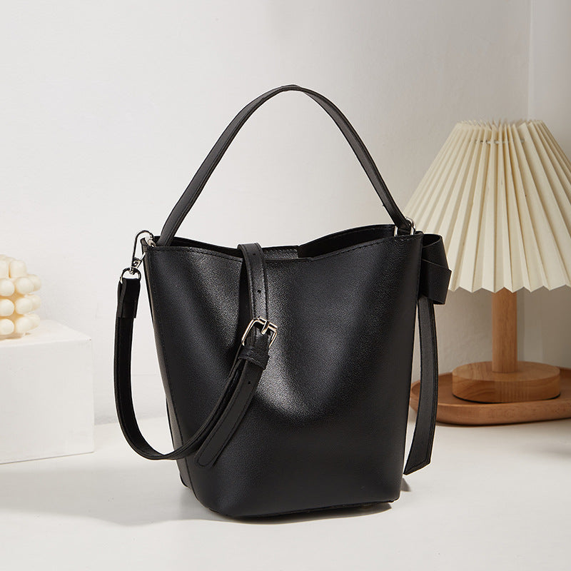 Damen Hobo-Tasche mit minimalistischer Silhouette und verstellbarem Schulterriemen Nord Taschen